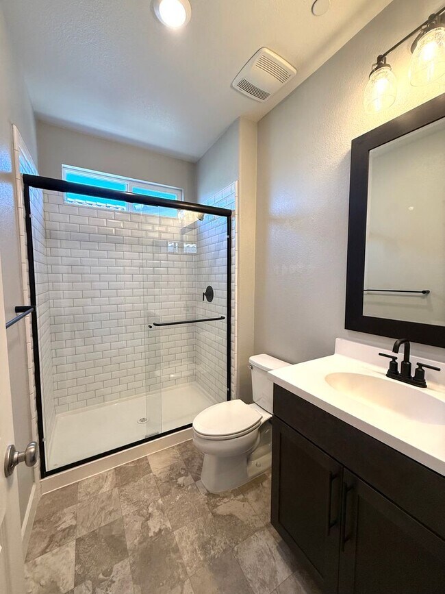 Foto del edificio - 4 Bedroom Home in Hollister