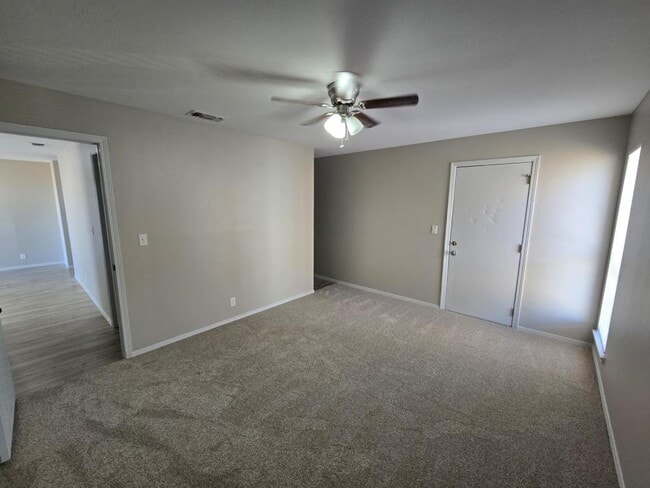 Building Photo - 2600 N Hobart St