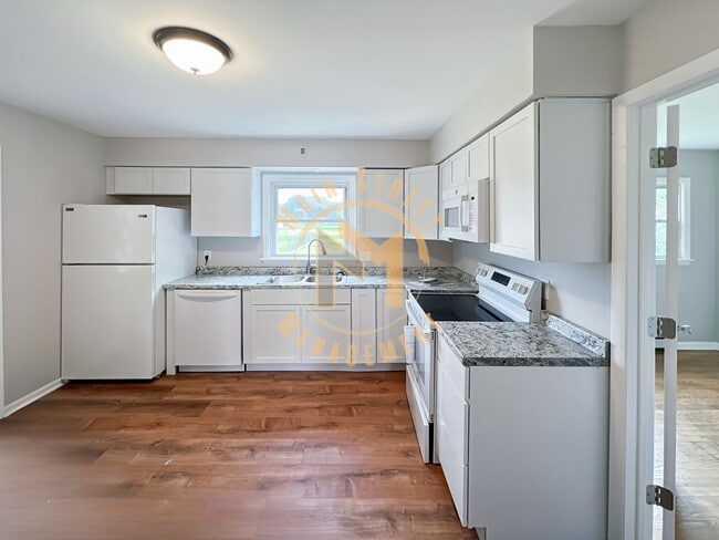 Building Photo - 800 S Sawyer St