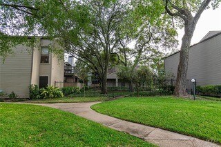Foto del edificio - 9707 Richmond Ave