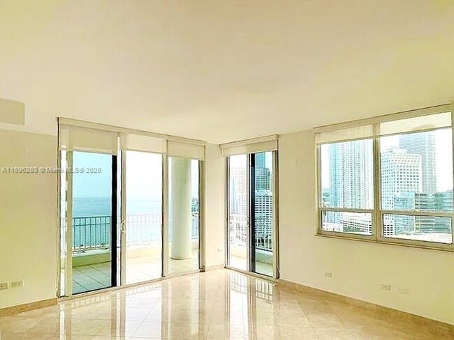 Foto del edificio - 801 Brickell Key Blvd