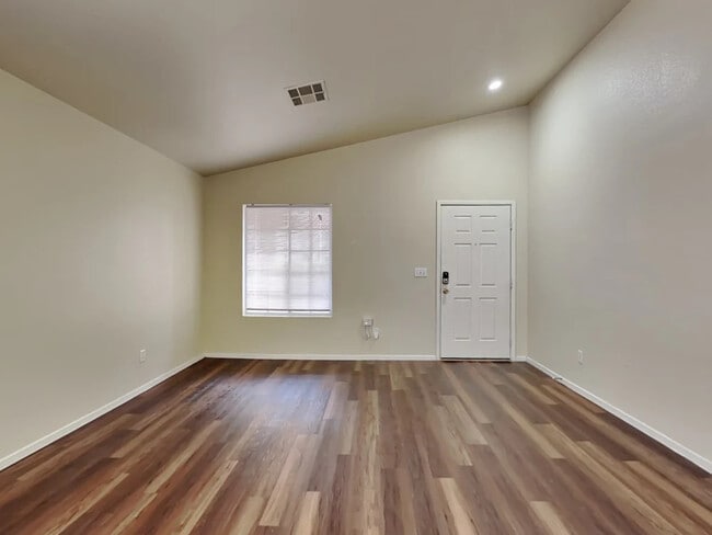 Foto del edificio - 8526 Gracious Pine Ave