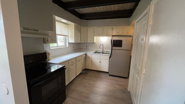 Building Photo - 900 Windsor Harbor Rd