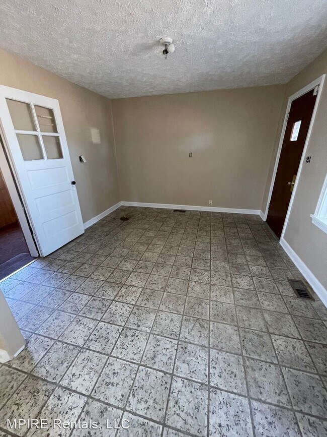 Foto del edificio - 2 br, 1 bath House - 1301 K-96 HWY