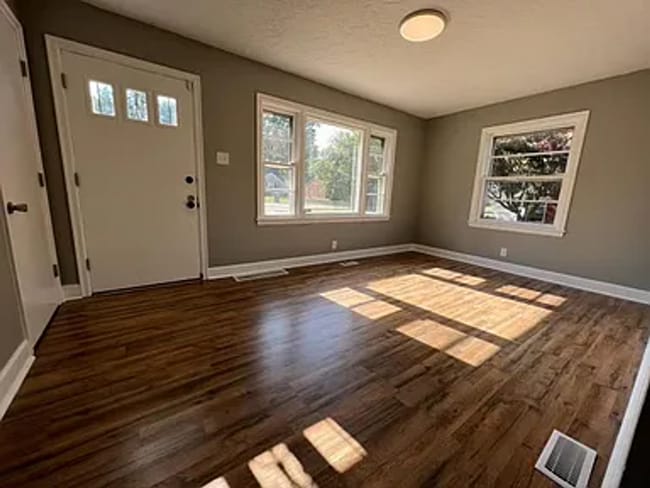 Building Photo - 511 Freeman Dr