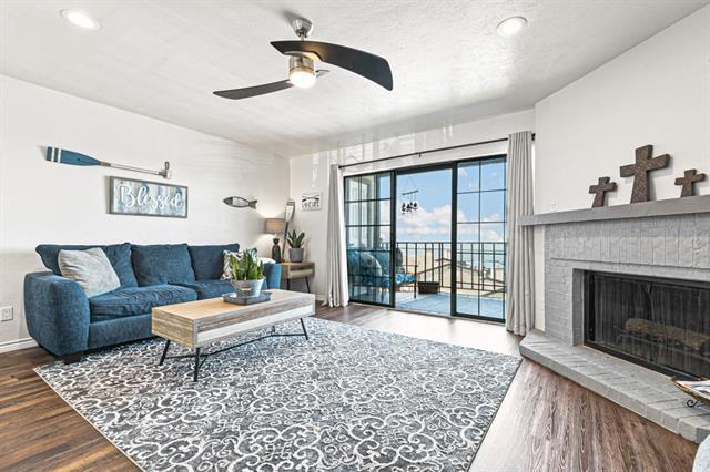 Foto principal - 220 Henry Chandler Dr