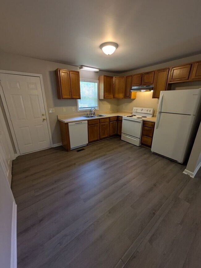 Building Photo - 2BD/1BA Unit in Newton