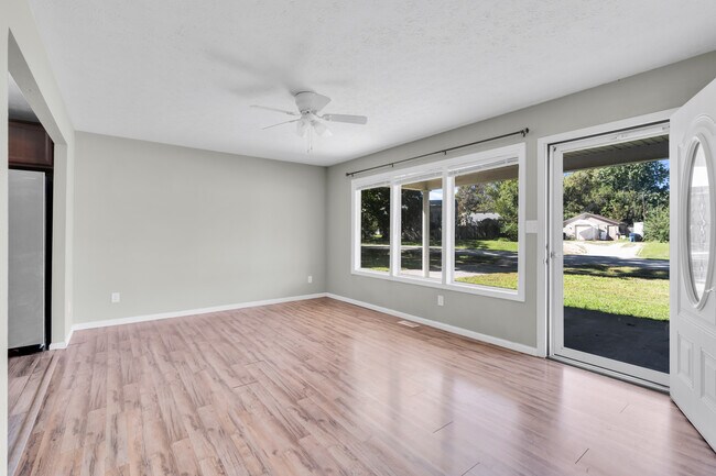 Building Photo - 9229 Donerail Way