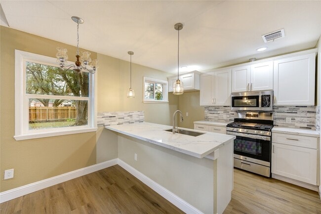 Building Photo - 1921 Ripple Creek Dr