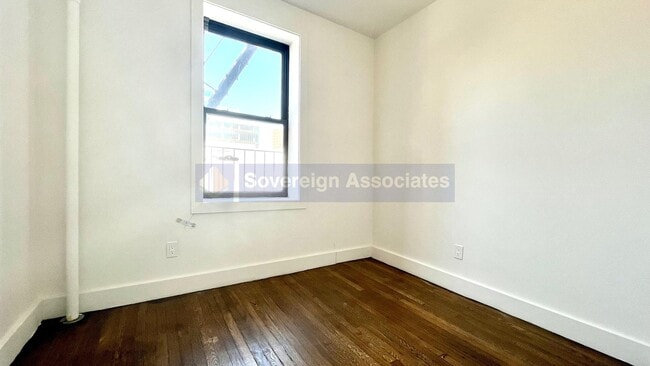 Building Photo - 45 Tiemann Pl