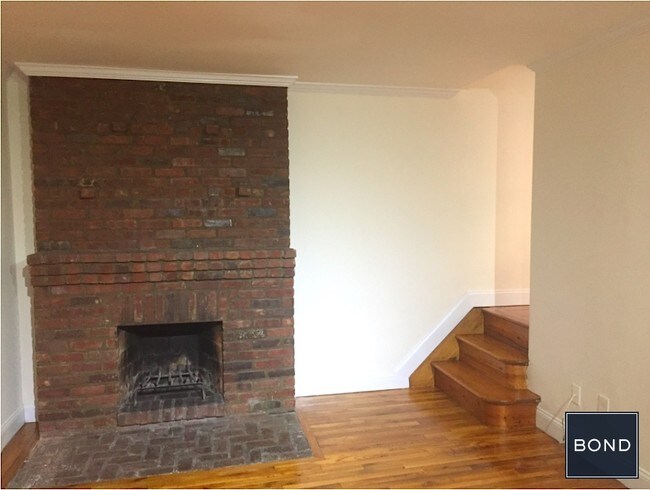 Building Photo - 57 E 77th St