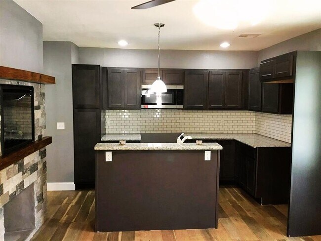 Foto del edificio - 1628 NE 12th St