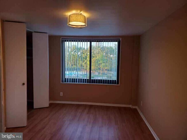 Building Photo - 3450 Toledo Terrace