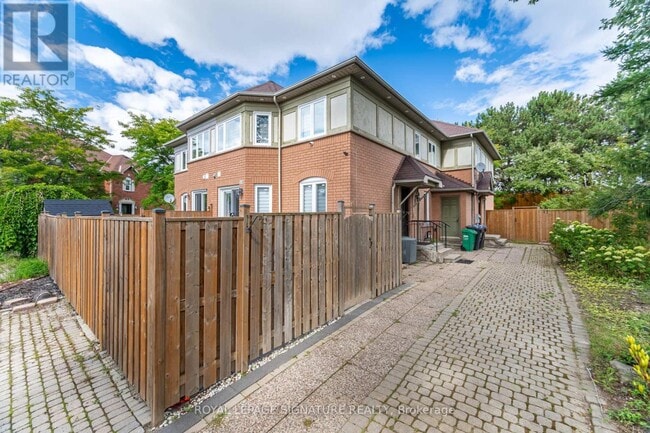 Building Photo - 17 Quail Feather Crescent