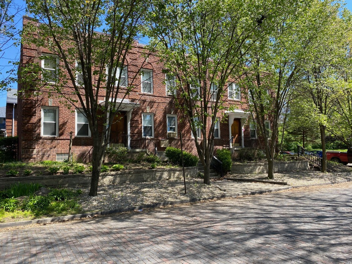 Primary Photo - 1884-1888 E Rich St