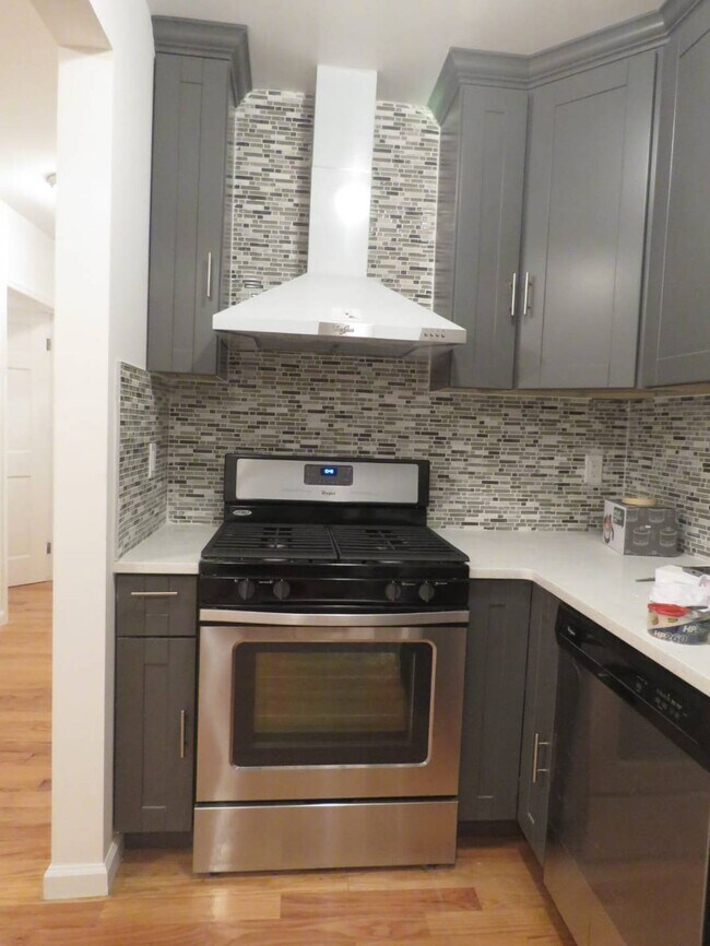 Foto del edificio - 7608 Bay Pkwy