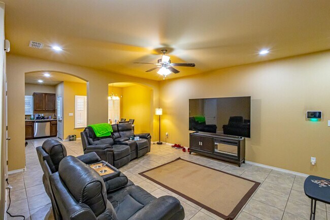 Building Photo - 5720 Montevista Dr
