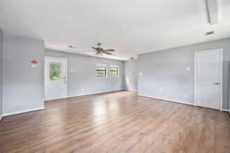 Building Photo - 2119 N Austin Ave