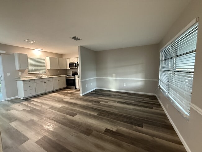Building Photo - 352 Briarwood Rd