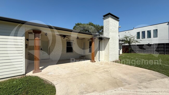 Foto del edificio - 6458 Royal Ln