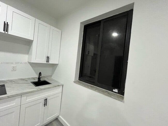 Foto del edificio - 555 SW 132nd Ave