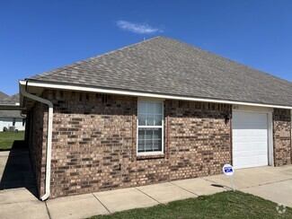 Building Photo - 1215 Eastgate Dr