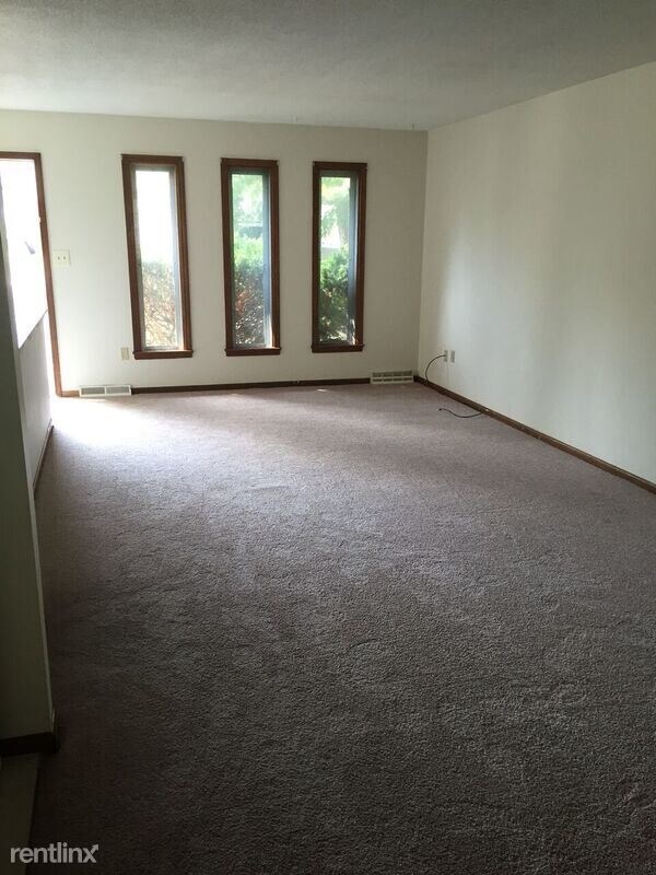 Building Photo - 1712 Garden Dr