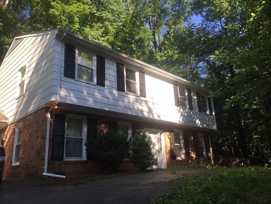 duplex front view - 1708 Solomon Rd