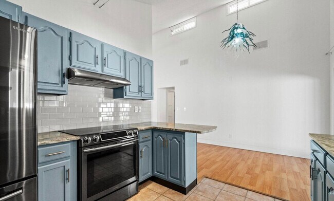 Building Photo - 421 Oleander Cir