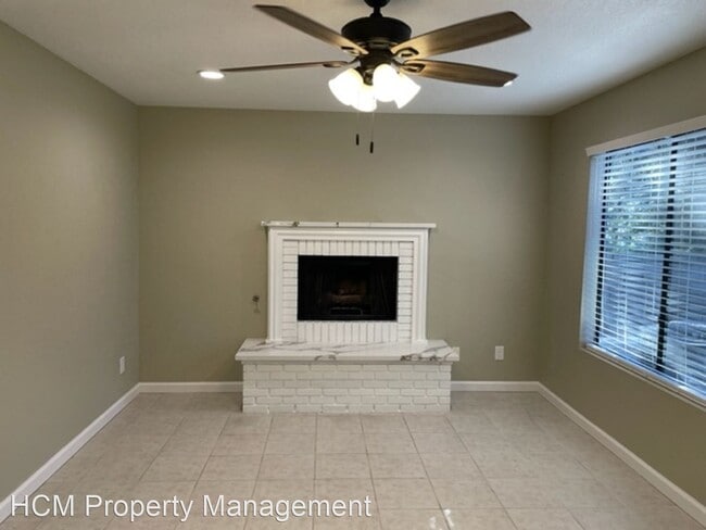 Building Photo - 2 br, 1.5 bath House - 25622 Mont Pointe U...