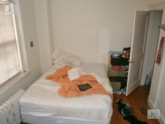 Building Photo - 3 bedroom in Brookline MA 02446