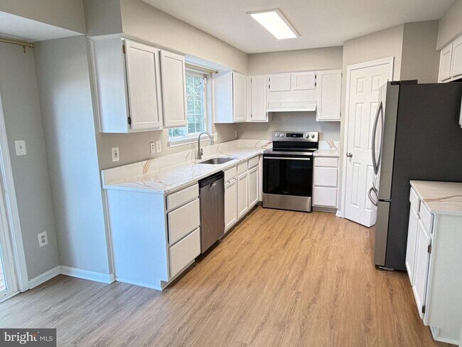 Building Photo - 9253 Jessica Dr