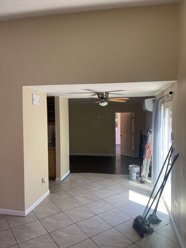 Foto del edificio - 2 rooms 1 bath house for rent in South San Diego