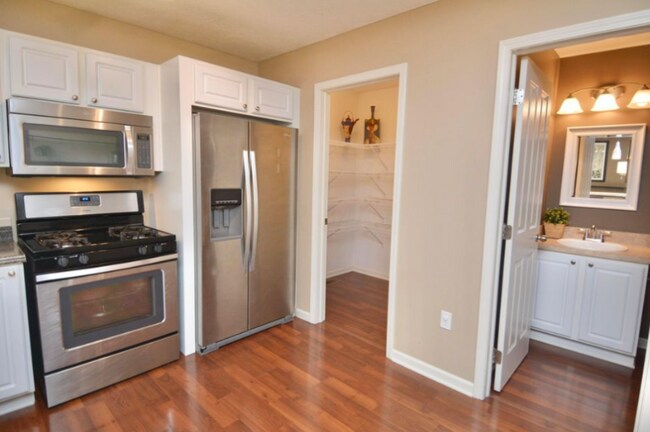 Foto del edificio - 7408 Cayman Ln