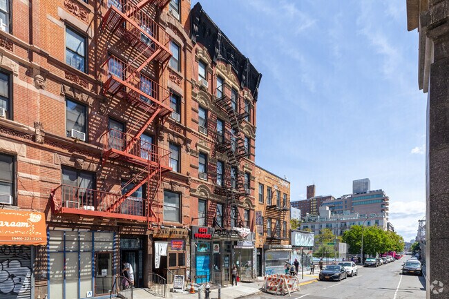 Building Photo - 174 Delancey St