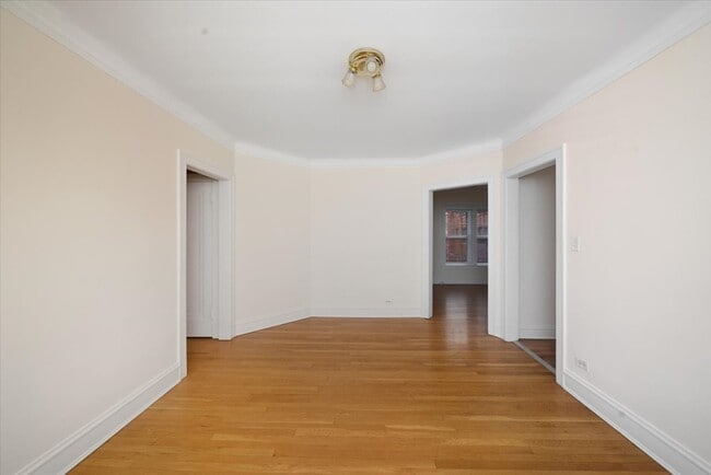 Building Photo - 735.5 Hinman Ave