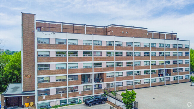 Photo du bâtiment - Riverwalk Condos