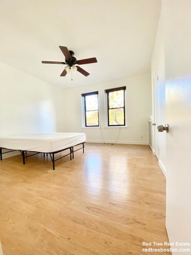 Foto del edificio - 1404 Commonwealth Avenue