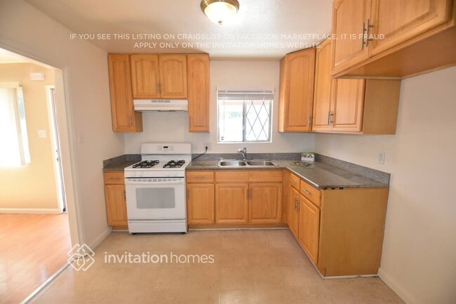 Building Photo - 452 Ladera Dr