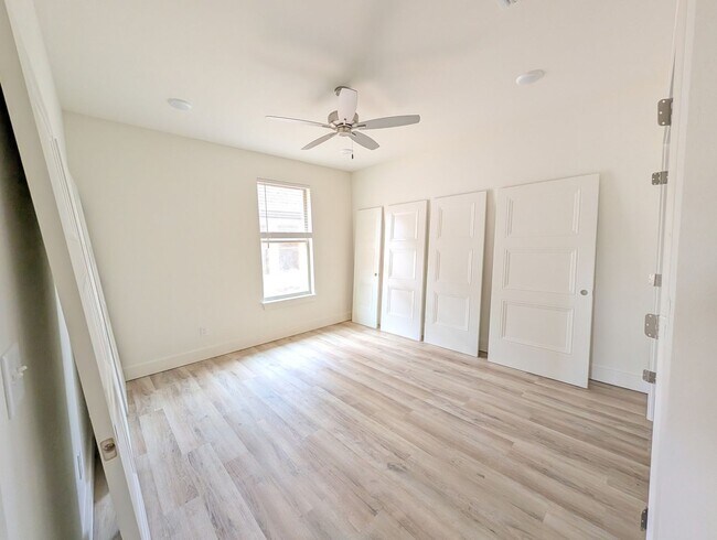Foto del edificio - New Construction Home in Pleasant Grove for Rent!