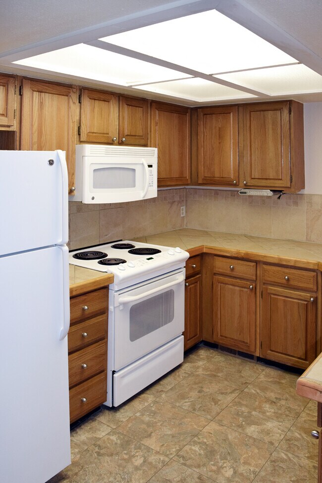 Building Photo - 2685 S Dayton Way