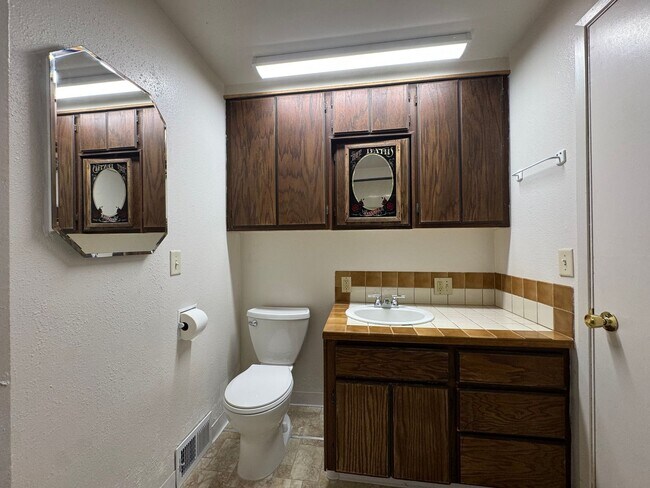 Foto del edificio - Large, fenced, sunny yard. 3/1.5 in  Azalea Hill location in McKinleyville