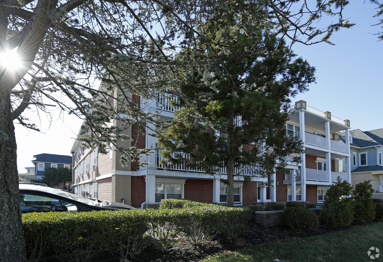 Primary Photo - 400-402 4th Ave