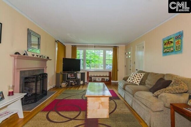 Building Photo - Forest Acres Beauty