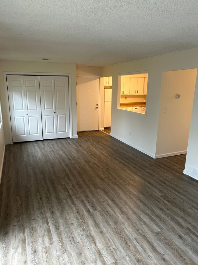 Unit 1 Living room - 16075 Joplin Ave