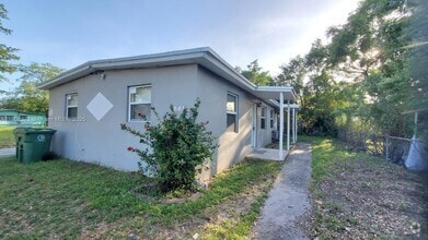 Building Photo - 841 NW 12th Ave