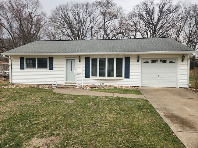 Building Photo - Great 2 bedroom Ranch house