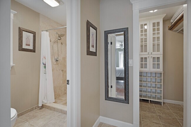 Building Photo - 2626 Pepperwood Cir S