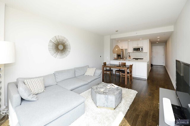 Building Photo - 1509 Hudson Terrace