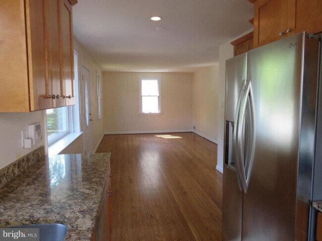 Foto del edificio - 6409 Stoneham Rd